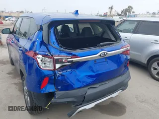 2021 Kia Seltos LX z VIN KNDEPCAA9M7076887, wystawiony jako IAAI lot #42346594 z przebiegiem 39 497 mil mil oraz . Historia ofert i sprzedaży dostępna na DreamBid. Obrazek 6.