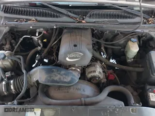 2001 Chevrolet Silverado 1500 LS with VIN 2GCEC19V011316604, listed as a IAAI auction lot 41682054 with 235,246 mi miles. Bid and sale history available at carsss.com. Image 10.