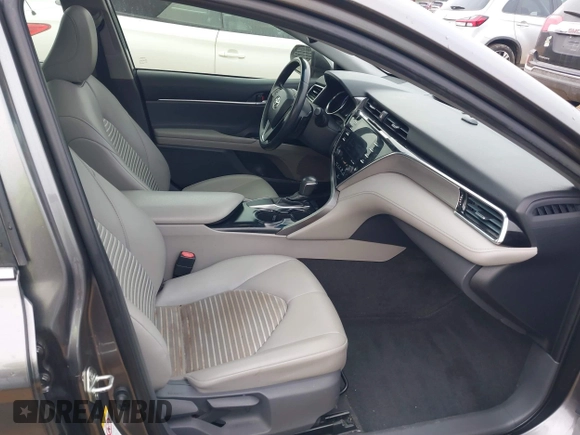 2018 Toyota Camry LE z VIN 4T1B11HK3JU630411, wystawiony jako IAAI lot #41423338 z przebiegiem 134 959 mil mil oraz . Historia ofert i sprzedaży dostępna na DreamBid. Obrazek 5.