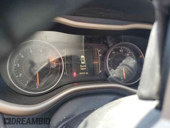 2017 Jeep Cherokee Latitude with VIN 1C4PJLCS0HW586444, listed as a Copart auction lot 52772195 with 194,101 mi miles and Clean title. Bid and sale history available at DreamBid. Image 9.