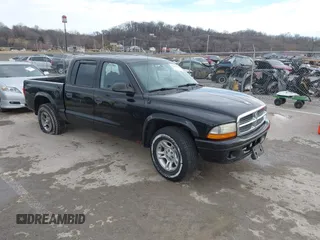 2004 Dodge Dakota Sport with VIN 1D7HL38N24S768283, listed as a IAAI auction lot 41635910 with 328,505 mi miles. Bid and sale history available at carsss.com. Image 1.