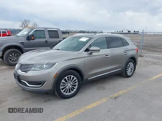 2016 Lincoln MKX Select z VIN 2LMTJ8KR9GBL57397, wystawiony jako IAAI lot #42104585 z przebiegiem 286 562 mil mil oraz . Historia ofert i sprzedaży dostępna na DreamBid. Obrazek 17.