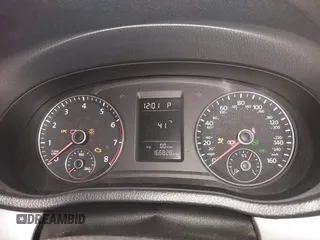 2014 Volkswagen Passat Wolfsburg Edition z VIN 1VWAT7A31EC080098, wystawiony jako IAAI lot #41719111 z przebiegiem 166 828 mil mil oraz . Historia ofert i sprzedaży dostępna na DreamBid. Obrazek 7.