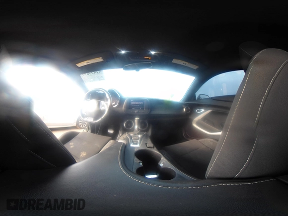 2020 Chevrolet Camaro 1LT z VIN 1G1FB1RS3L0108186, wystawiony jako IAAI lot #41427677 z przebiegiem 66 752 mil mil oraz . Historia ofert i sprzedaży dostępna na DreamBid. Obrazek 18.