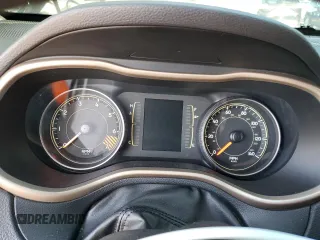 2015 Jeep Cherokee Sport z VIN 1C4PJLAB6FW580387, wystawiony jako Copart lot #50241815 z przebiegiem 99 999 mil mil oraz Czysty tytuł • Clean title. Historia ofert i sprzedaży dostępna na DreamBid. Obrazek 9.