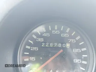1991 Isuzu Trooper z VIN JACCH58R0M7904092, wystawiony jako IAAI lot #41900283 z przebiegiem 226 780 mil mil oraz . Historia ofert i sprzedaży dostępna na DreamBid. Obrazek 7.