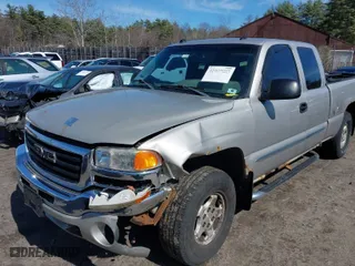 2004 GMC Sierra 1500 SLE with VIN 2GTEK19T041267474, listed as a IAAI auction lot 41909083 with 225,702 mi miles. Bid and sale history available at carsss.com. Image 2.