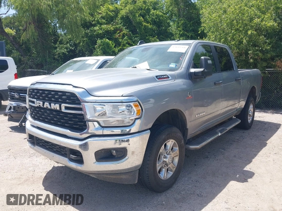 2024 Ram 2500 Big Horn z VIN 3C6UR5DL9RG246005, wystawiony jako IAAI lot #42849768 z przebiegiem 48 843 mil mil oraz . Historia ofert i sprzedaży dostępna na DreamBid. Obrazek 17.