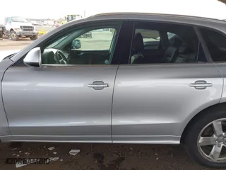 2011 Audi Q5 3.2L Premium Plus with VIN WA1DKAFPXBA063247, listed as a IAAI auction lot 41240885 with 110,412 mi miles. Bid and sale history available at carsss.com. Image 14.