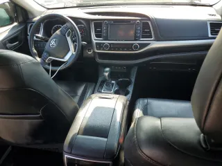 2017 Toyota Highlander XLE with VIN 5TDJZRFHXHS460934, listed as a Copart auction lot 62609385 with 57,809 mi miles and Salvage title. Bid and sale history available at DreamBid. Image 8.