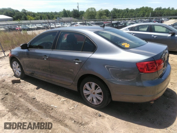 2014 Volkswagen Jetta SE z VIN 3VWD17AJ1EM412833, wystawiony jako IAAI lot #42351497 z przebiegiem 106 705 mil mil oraz . Historia ofert i sprzedaży dostępna na DreamBid. Obrazek 3.