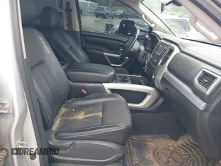 2017 Nissan Titan Pro-4X z VIN 1N6BA1F45HN529090, wystawiony jako IAAI lot #42163486 z przebiegiem 162 226 mil mil oraz . Historia ofert i sprzedaży dostępna na DreamBid. Obrazek 5.