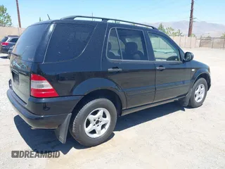 2001 Mercedes-Benz M 320/430/500 z VIN 4JGAB54E21A228753, wystawiony jako IAAI lot #42524834 z przebiegiem 181 107 mil mil oraz . Historia ofert i sprzedaży dostępna na DreamBid. Obrazek 4.