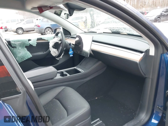 2025 Tesla Model Y Long Range with VIN 7SAYGDED9SF248370, listed as a IAAI auction lot 41336869 with 2,499 mi miles and . Bid and sale history available at DreamBid. Image 5.