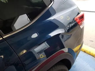 2023 Volkswagen Atlas SE z VIN 1V2HR2CA5PC527628, wystawiony jako IAAI lot #42569146 z przebiegiem 27 424 mil mil oraz . Historia ofert i sprzedaży dostępna na DreamBid. Obrazek 25.