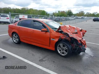 2008 Pontiac G8 z VIN 6G2ER57788L988111, wystawiony jako IAAI lot #42180090 z przebiegiem 152 770 mil mil oraz . Historia ofert i sprzedaży dostępna na DreamBid. Obrazek 1.