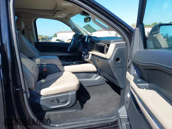 2024 Ford Expedition Limited with VIN 1FMJU2A80REA11245, listed as a IAAI auction lot 41988845 with 47,250 mi miles. Bid and sale history available at carsss.com. Image 5.