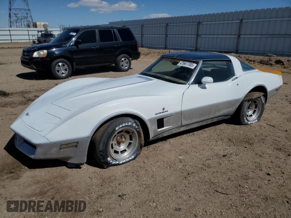 1982 Chevrolet Corvette z VIN 1G1AY8781C5121238, wystawiony jako Copart lot #47667705 z przebiegiem 34 307 mil mil oraz Czysty tytuł • Clean title. Historia ofert i sprzedaży dostępna na DreamBid. Obrazek 1.