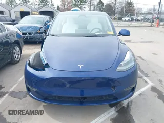2024 Tesla Model Y Long Range z VIN 7SAYGDEE9RA244657, wystawiony jako IAAI lot #41694621 z przebiegiem 12 991 mil mil oraz . Historia ofert i sprzedaży dostępna na DreamBid. Obrazek 13.