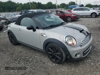 2015 MINI Roadster S z VIN WMWSY3C55FT595894, wystawiony jako Copart lot #56257194 z przebiegiem 66 704 mil mil oraz Szkody całkowita. Historia ofert i sprzedaży dostępna na DreamBid. Obrazek 4.