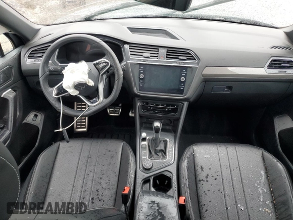 2024 Volkswagen Tiguan SE R-Line Black с VIN 3VV8B7AX4RM021480, выставлен на аукционе Copart как лот 47647075 с пробегом Не указан миль и Списание • Salvage title. История ставок и продаж доступна на DreamBid. Изображение 8.