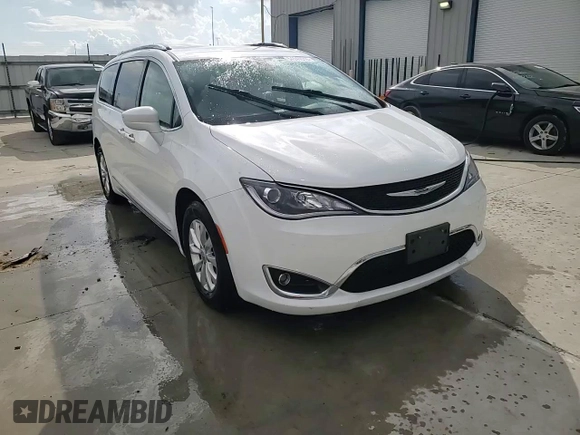 2018 Chrysler Pacifica Touring L with VIN 2C4RC1BG3JR214356, listed as a Copart auction lot 54541515 with 44,975 mi miles and Salvage Title. Bid and sale history available at DreamBid. Image 14.
