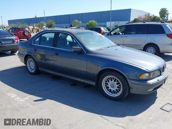 2000 BMW 5 Series 528iA with VIN WBADM634XYGU07427, listed as a IAAI auction lot 42085048 with 192,828 mi miles. Bid and sale history available at carsss.com. Image 1.