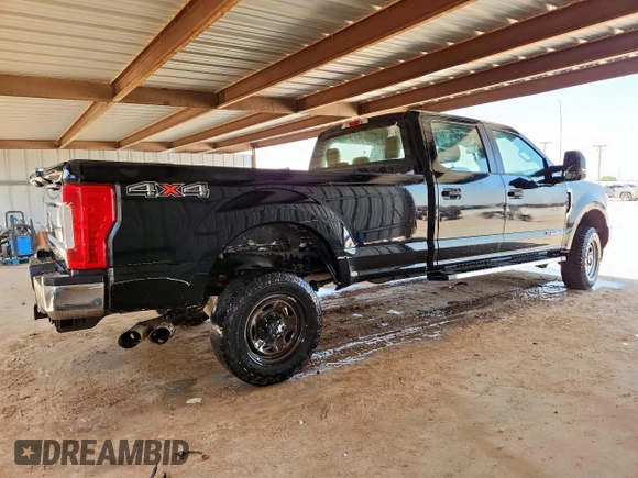 2018 Ford F-350 XL with VIN 1FT8W3BT5JED00101, listed as a Copart auction lot 58048685 with 392,049 mi miles and Clean title. Bid and sale history available at DreamBid. Image 3.