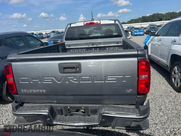 2022 Chevrolet Colorado 2WD LT z VIN 1GCHSCEA7N1155937, wystawiony jako Copart lot #56597845 z przebiegiem Nie podano mil oraz Czysty tytuł • Clean title. Historia ofert i sprzedaży dostępna na DreamBid. Obrazek 6.