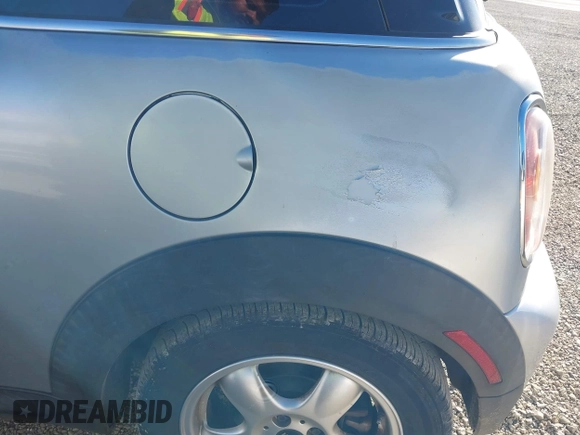 2008 MINI Hardtop with VIN WMWMF33548TU68524, listed as a IAAI auction lot 41515753 with 92,342 mi miles and . Bid and sale history available at DreamBid. Image 6.