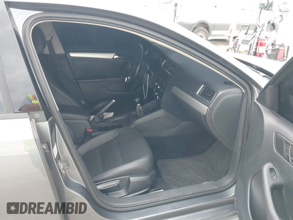 2011 Volkswagen Jetta SEL z VIN 3VWGX7AJ3BM328200, wystawiony jako IAAI lot #41768783 z przebiegiem 159 084 mil mil oraz . Historia ofert i sprzedaży dostępna na DreamBid. Obrazek 5.