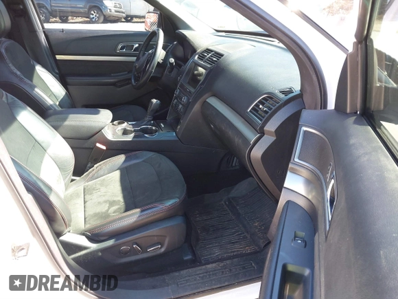 2018 Ford Explorer XLT z VIN 1FM5K7D86JGC51540, wystawiony jako IAAI lot #41572752 z przebiegiem 118 414 mil mil oraz . Historia ofert i sprzedaży dostępna na DreamBid. Obrazek 5.