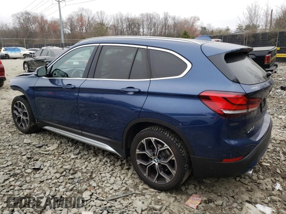 2021 BMW X1 xDrive28i z VIN WBXJG9C06M5T81056, wystawiony jako Copart lot #48388235 z przebiegiem 64 863 mil mil oraz Szkoda całkowita • Salvage title. Historia ofert i sprzedaży dostępna na DreamBid. Obrazek 2.