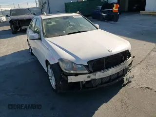 2014 Mercedes-Benz C 250 Sport z VIN WDDGF4HB6ER317770, wystawiony jako Copart lot #88786415 z przebiegiem 165 399 mil mil oraz Szkoda całkowita • Salvage title. Historia ofert i sprzedaży dostępna na DreamBid. Obrazek 10.