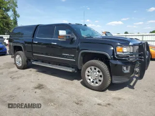 2017 GMC Sierra 2500HD Denali z VIN 1GT12UEY4HF203003, wystawiony jako Copart lot #55095115 z przebiegiem 172 926 mil mil oraz Szkoda całkowita • Salvage title. Historia ofert i sprzedaży dostępna na DreamBid. Obrazek 4.