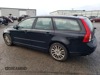 2011 Volvo V50 with VIN YV1672MW5B2603334, listed as a Copart auction lot 72317624 with 88,924 mi miles and Salvage Title. Bid and sale history available at carsss.com. Image 2.