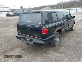 2001 Chevrolet S-10 LS with VIN 1GCCS19W818112858, listed as a IAAI auction lot 41955250 with 185,516 mi miles and . Bid and sale history available at DreamBid. Image 4.