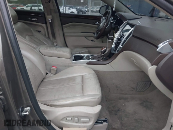 2014 Cadillac SRX Performance Collection with VIN 3GYFNCE33ES570472, listed as a IAAI auction lot 41971511 with 200,811 mi miles. Bid and sale history available at carsss.com. Image 5.