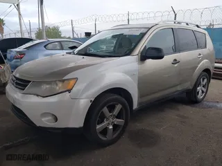 2008 Mitsubishi Outlander XLS with VIN JA4MS41X08Z011693, listed as a IAAI auction lot 42072843 with 288,760 mi miles. Bid and sale history available at carsss.com. Image 2.