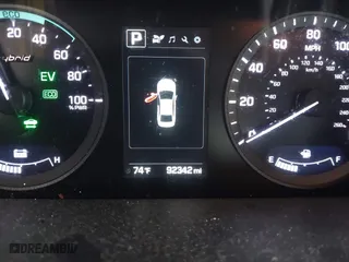 2017 Hyundai Sonata Hybrid SE with VIN KMHE24L14HA048579, listed as a IAAI auction lot 41018016 with 92,342 mi miles. Bid and sale history available at carsss.com. Image 15.