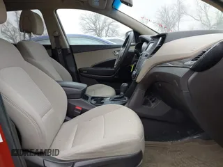 2017 Hyundai Santa Fe 2.4L z VIN 5XYZT3LB3HG498472, wystawiony jako IAAI lot #41483416 z przebiegiem 91 894 mil mil oraz . Historia ofert i sprzedaży dostępna na DreamBid. Obrazek 5.