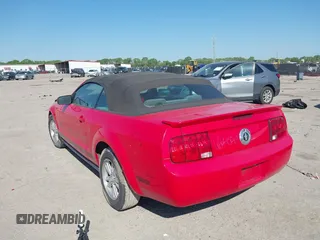 2008 Ford Mustang Deluxe with VIN 1ZVHT84NX85143404, listed as a IAAI auction lot 41977601 with 111,457 mi miles and . Bid and sale history available at carsss.com. Image 3.