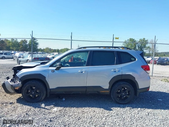 2022 Subaru Forester Wilderness with VIN JF2SKAMCXNH463982, listed as a IAAI auction lot 40327328 with 11,817 mi miles. Bid and sale history available at carsss.com. Image 14.