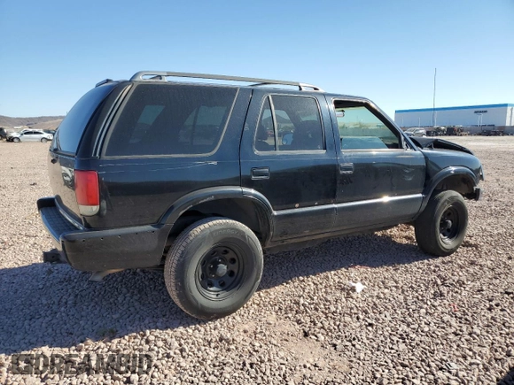 1997 GMC Jimmy SLS with VIN 1GKDT13W8V2560329, listed as a Copart auction lot 80992204 with 231,051 mi miles and Salvage Title. Bid and sale history available at carsss.com. Image 3.