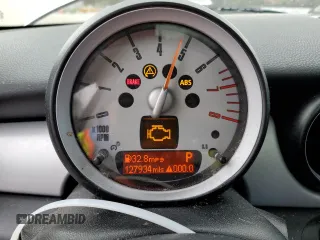 2010 MINI Clubman z VIN WMWML3C55ATX38164, wystawiony jako Copart lot #87336264 z przebiegiem 127 934 mil mil oraz Czysty tytuł • Clean title. Historia ofert i sprzedaży dostępna na DreamBid. Obrazek 9.