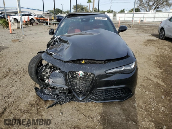 2024 Alfa Romeo Giulia Veloce z VIN ZARFAMBN1R7683506, wystawiony jako Copart lot #84331444 z przebiegiem Nie podano mil oraz Szkoda całkowita • Salvage title. Historia ofert i sprzedaży dostępna na DreamBid. Obrazek 5.