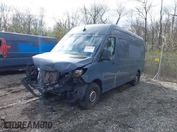 2019 Mercedes-Benz Sprinter Cargo z VIN WD4PF1CD1KP147624, wystawiony jako IAAI lot #41832359 z przebiegiem 68 434 mil mil oraz . Historia ofert i sprzedaży dostępna na DreamBid. Obrazek 2.
