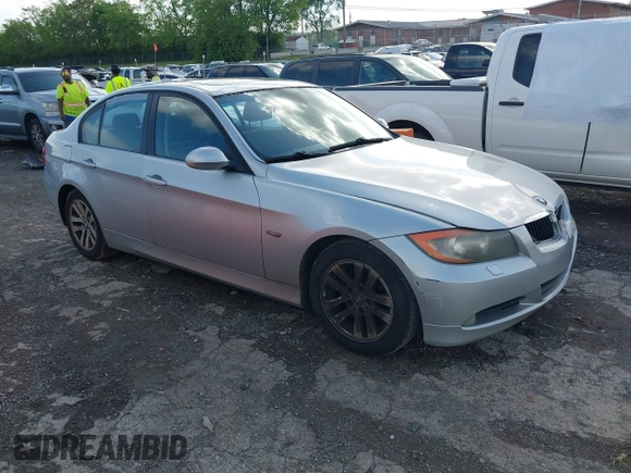 2006 BMW 3 Series 325xi with VIN WBAVD13556KV07798, listed as a IAAI auction lot 42130885 with 118,400 mi miles. Bid and sale history available at carsss.com. Image 1.