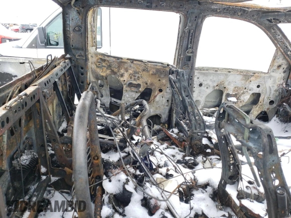 2019 GMC Sierra 3500HD Denali z VIN 1GT42WEYXKF150470, wystawiony jako Copart lot #86963724 z przebiegiem Nie podano mil oraz Nie do naprawy. Historia ofert i sprzedaży dostępna na DreamBid. Obrazek 10.