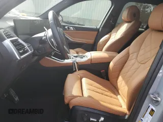 2024 BMW X5 xDrive40i z VIN 5UX23EU07R9U24113, wystawiony jako Copart lot #50386895 z przebiegiem 38 407 mil mil oraz Szkody całkowita. Historia ofert i sprzedaży dostępna na DreamBid. Obrazek 7.